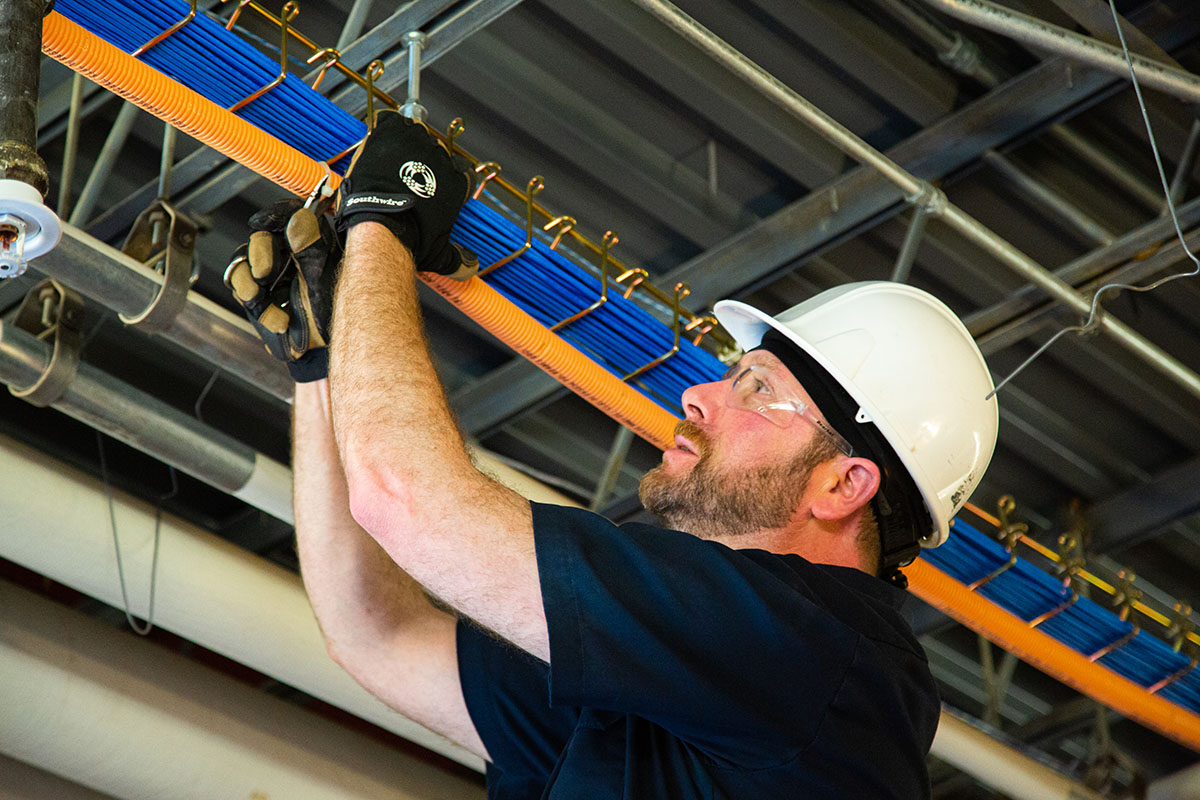 Fiber installations in cables racks for indoor use